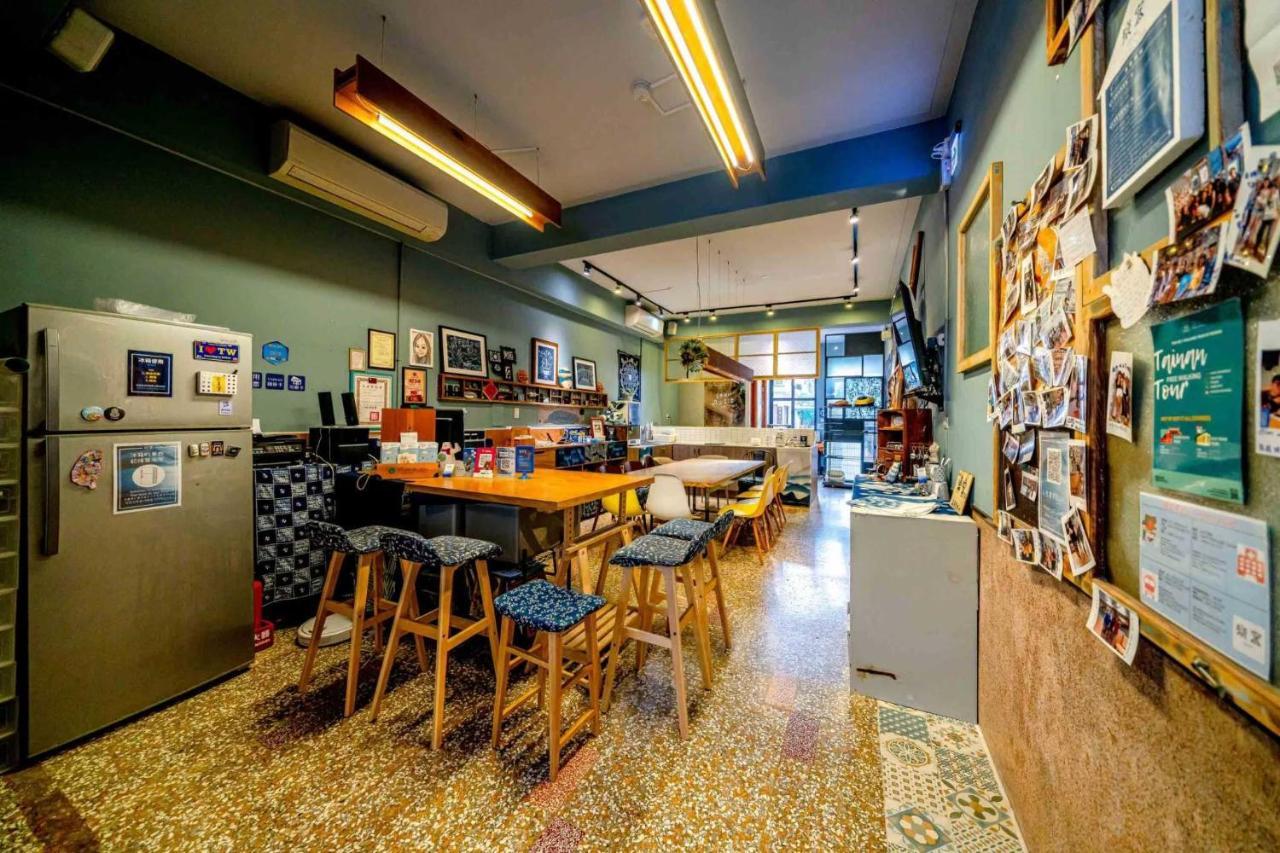 Local Backpacker Hostel Đài Nam Ngoại thất bức ảnh