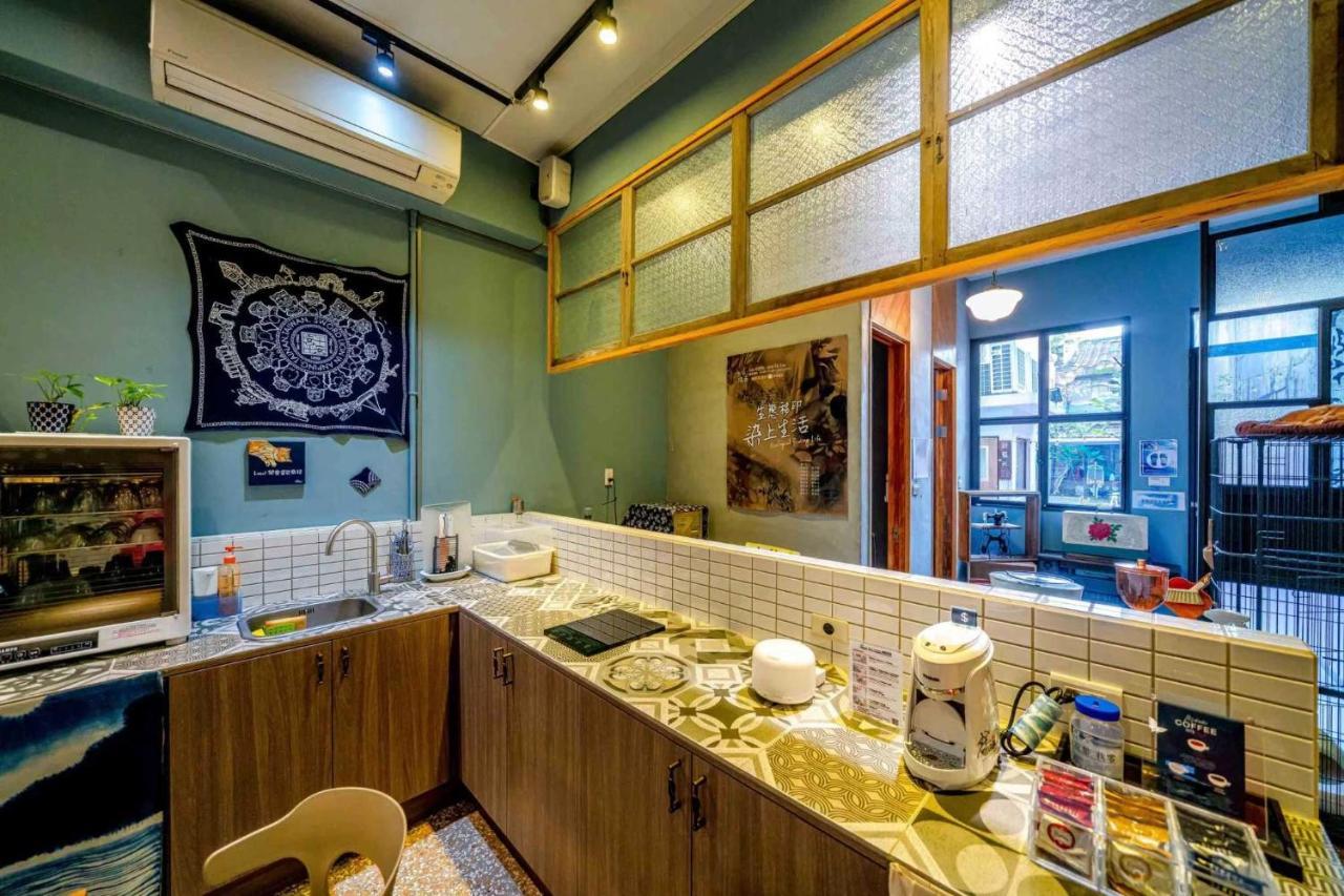 Local Backpacker Hostel Đài Nam Ngoại thất bức ảnh