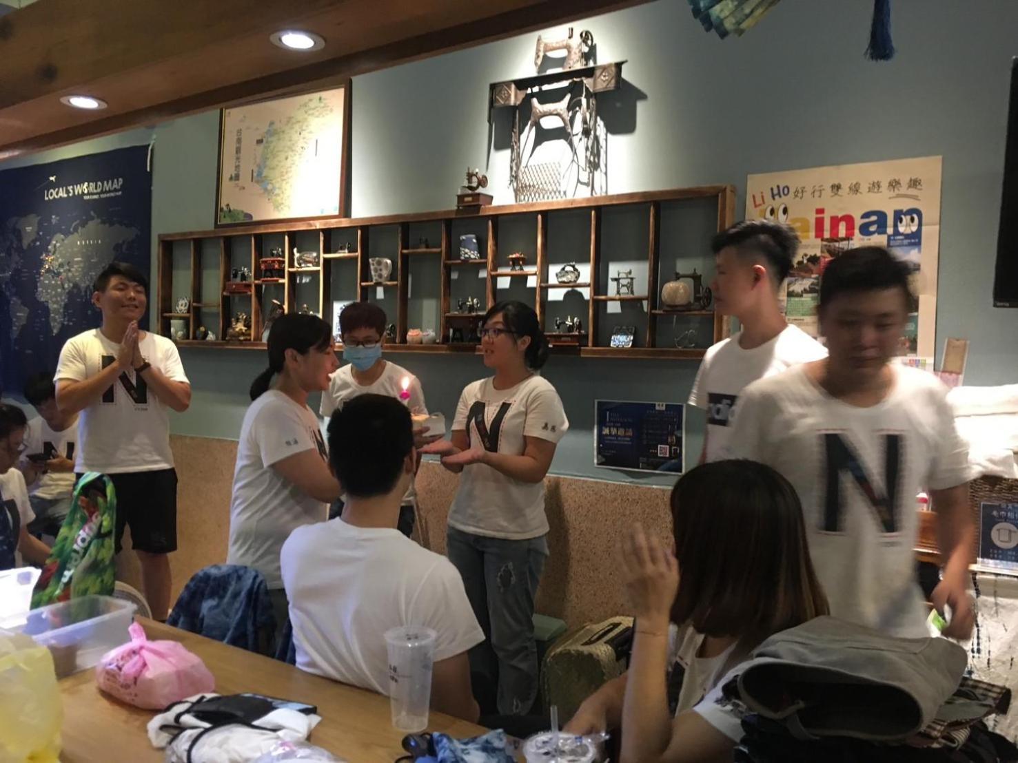 Local Backpacker Hostel Đài Nam Ngoại thất bức ảnh
