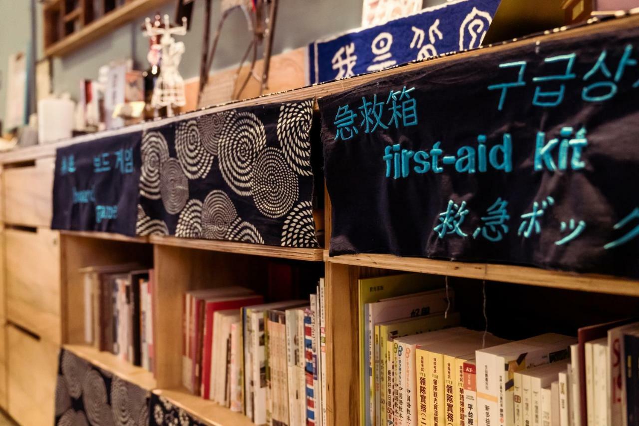 Local Backpacker Hostel Đài Nam Ngoại thất bức ảnh